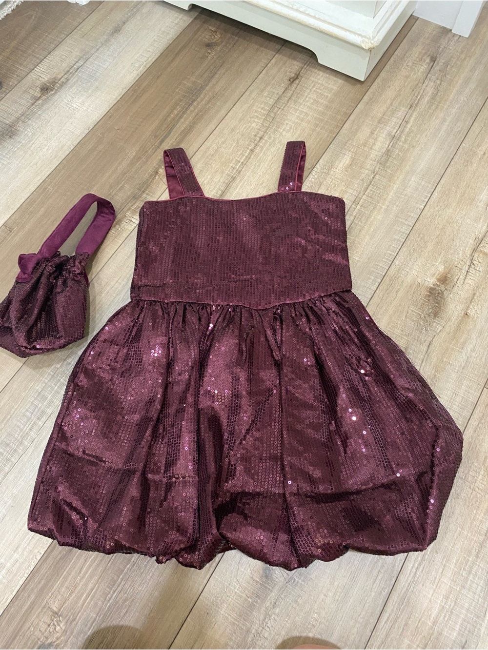 Que Sparkling Sequin Dress and Purse - Burgundy